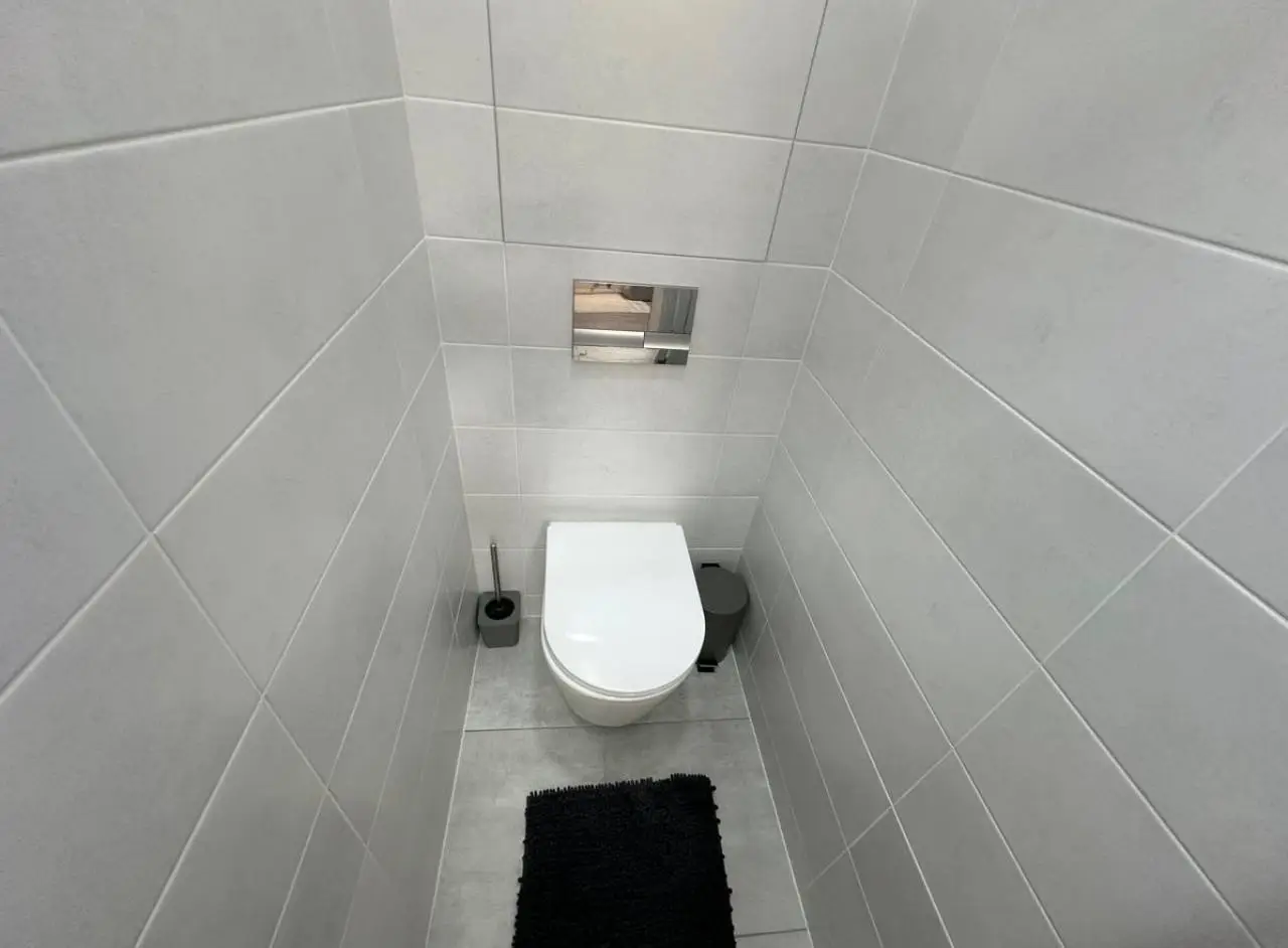 Image 6 of 9