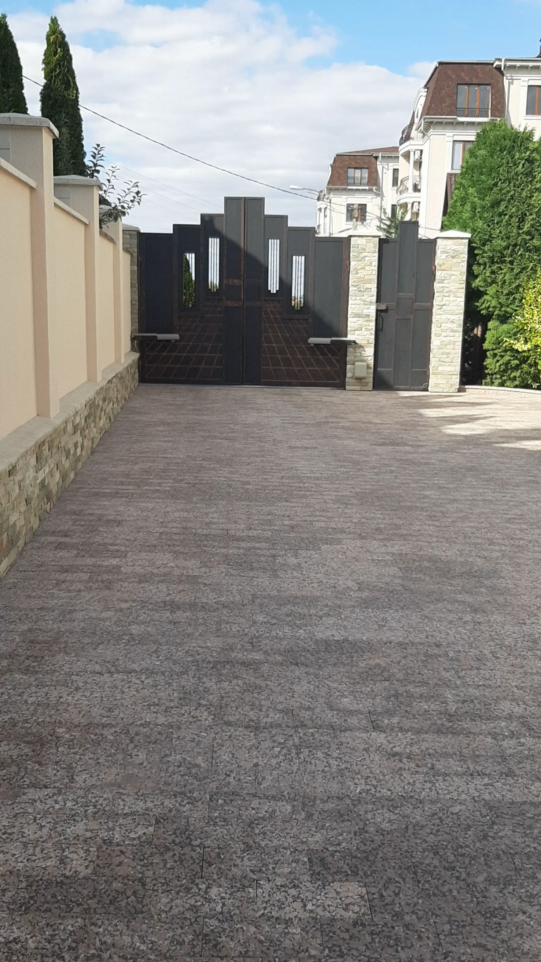 Image 4 of 5