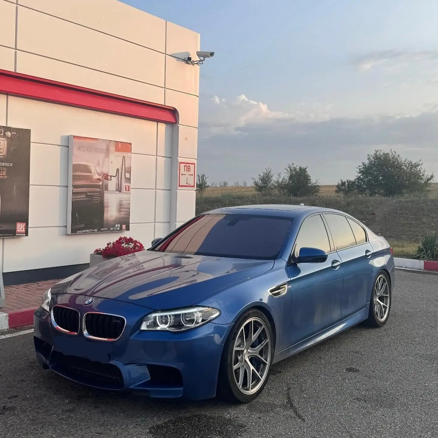 Image 1 of 6