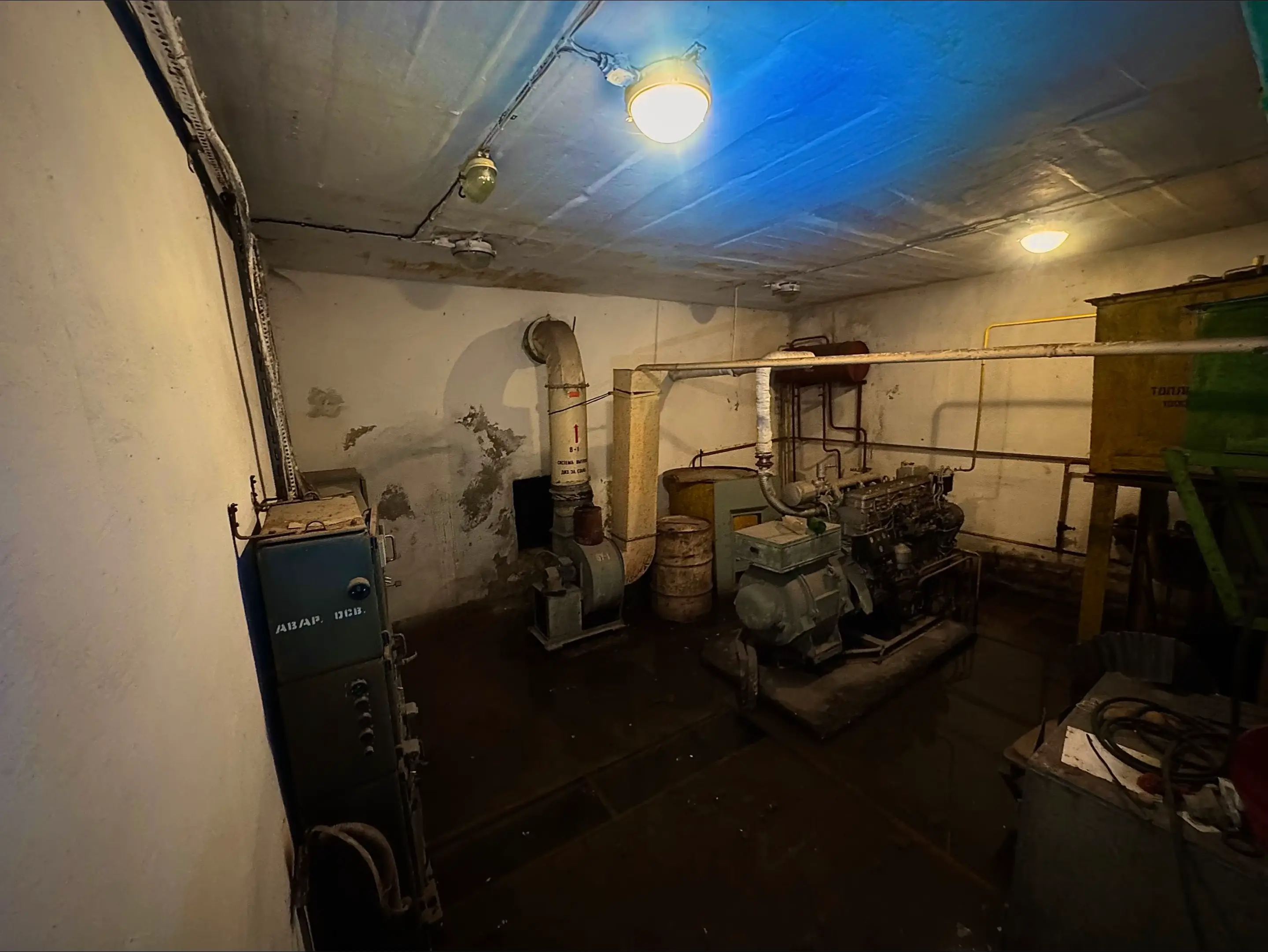 Image 4 of 12