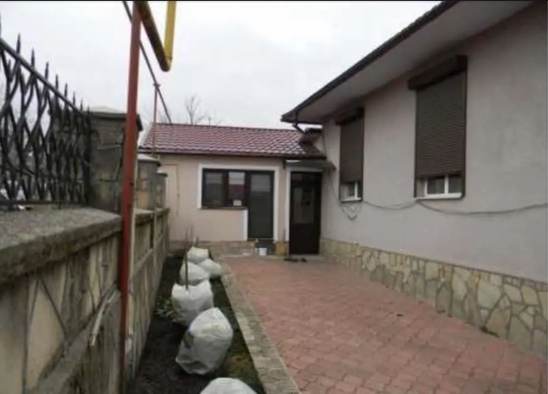 Image 8 of 8