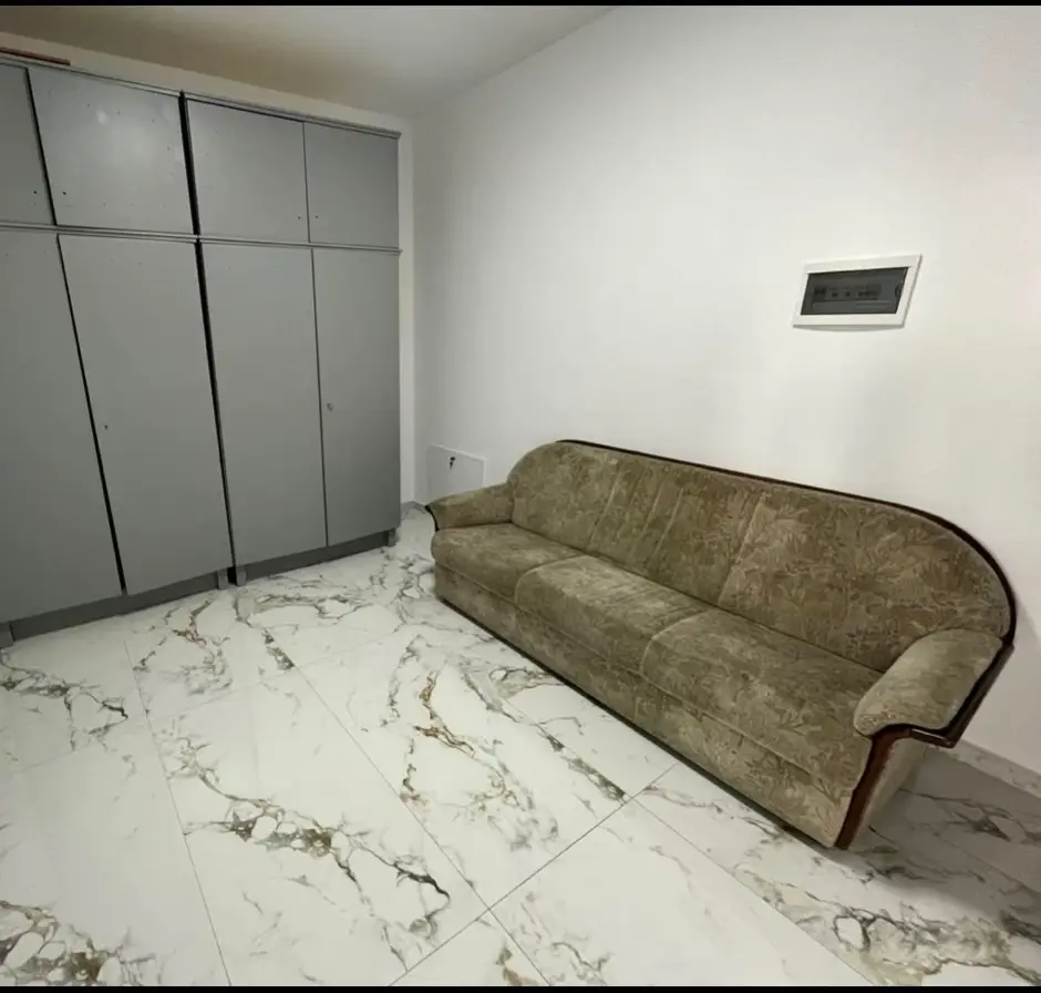 Image 4 of 8