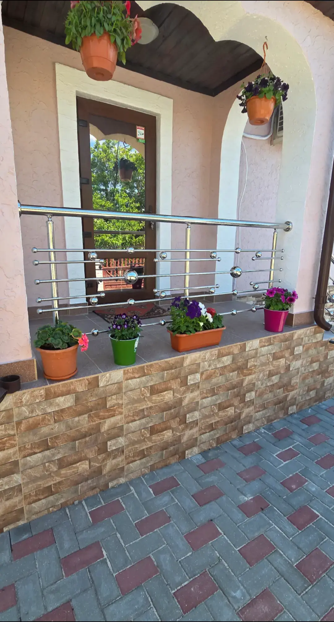 Image 2 of 6