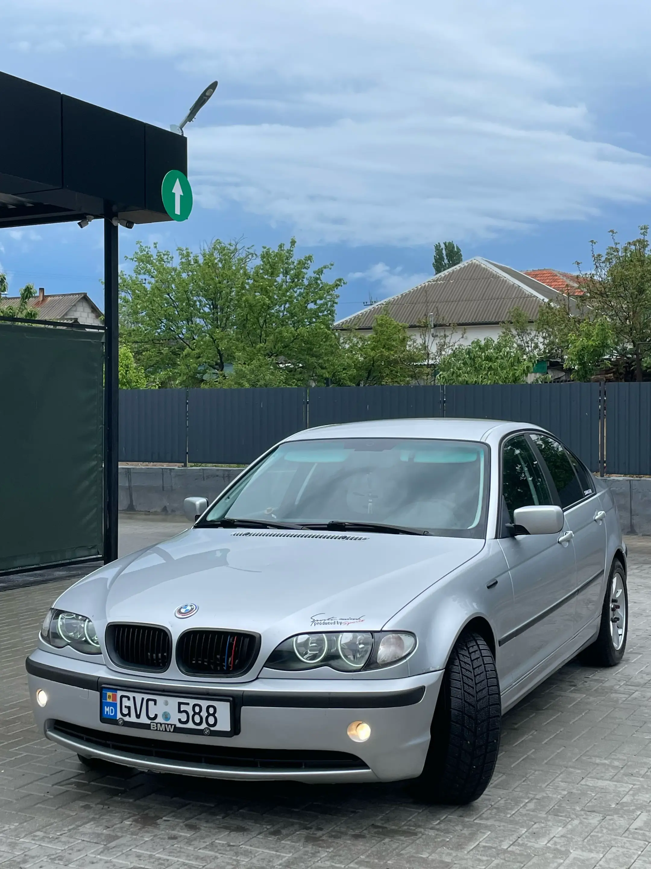 Image 4 of 12