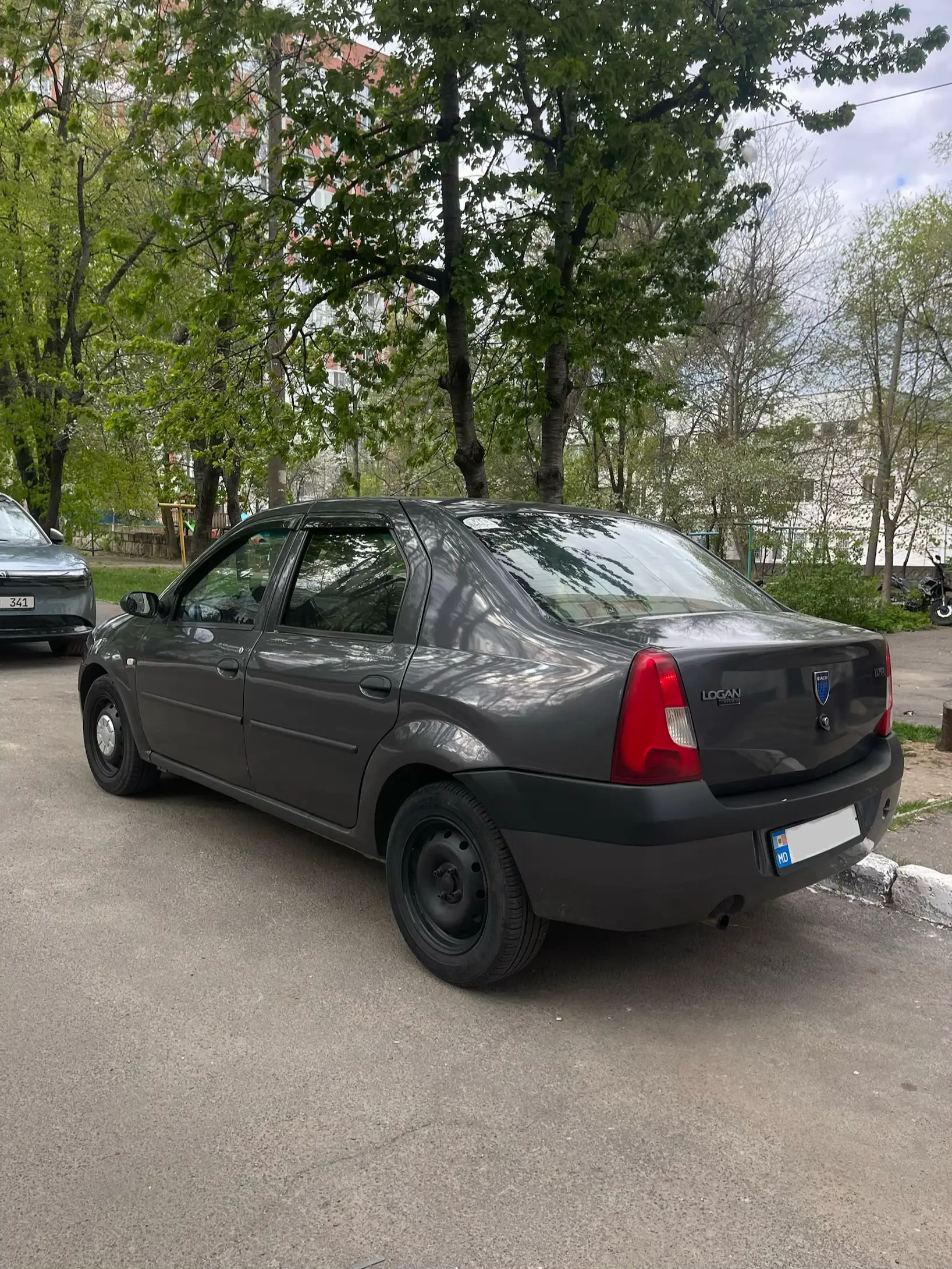 Image 4 of 8