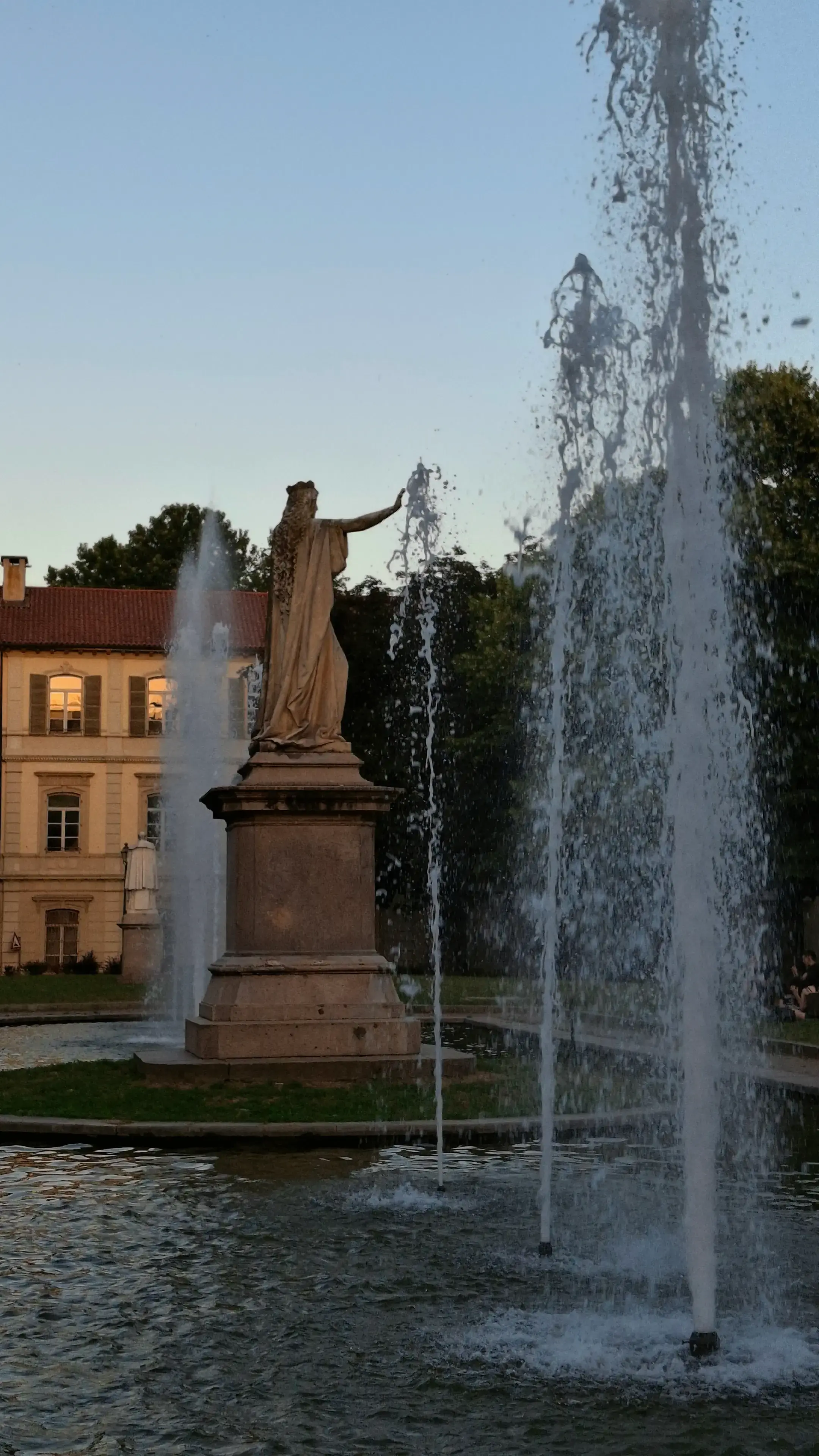 Image 7 of 8