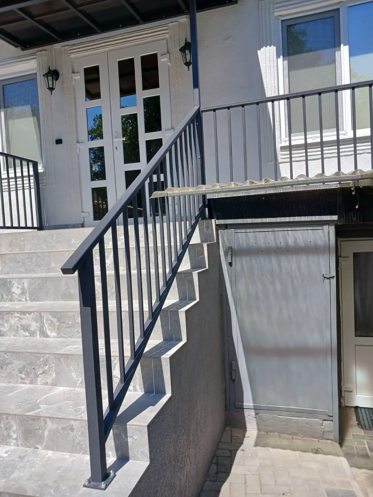 Image 2 of 6