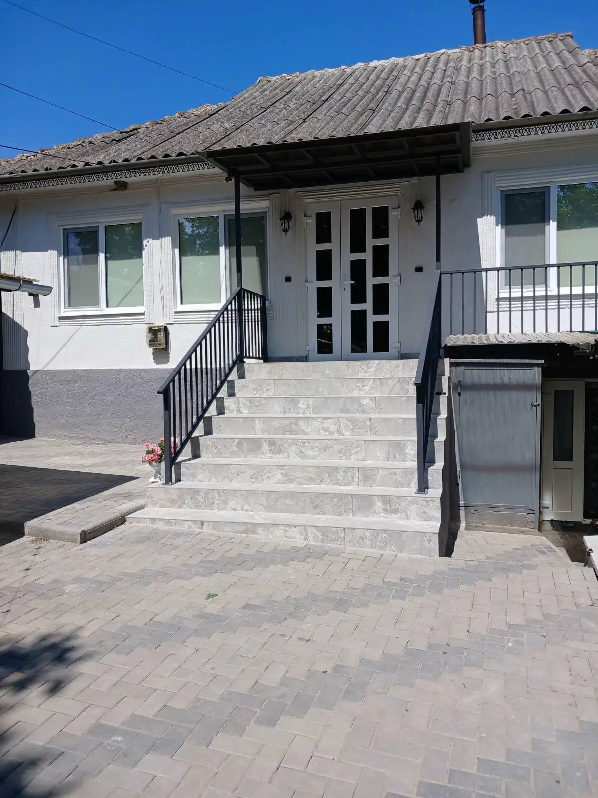 Image 6 of 6