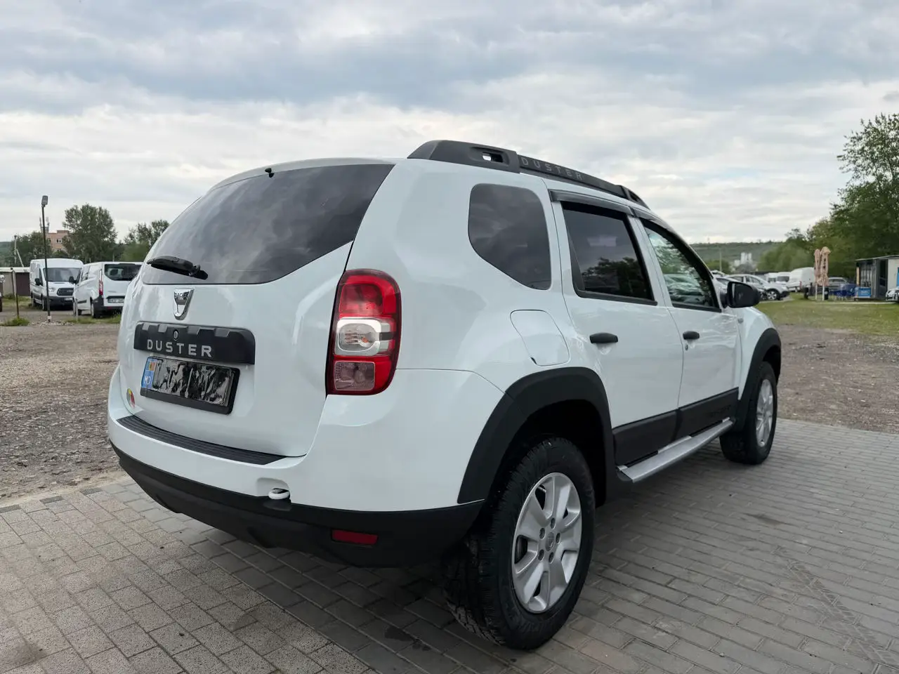 Image 4 of 16