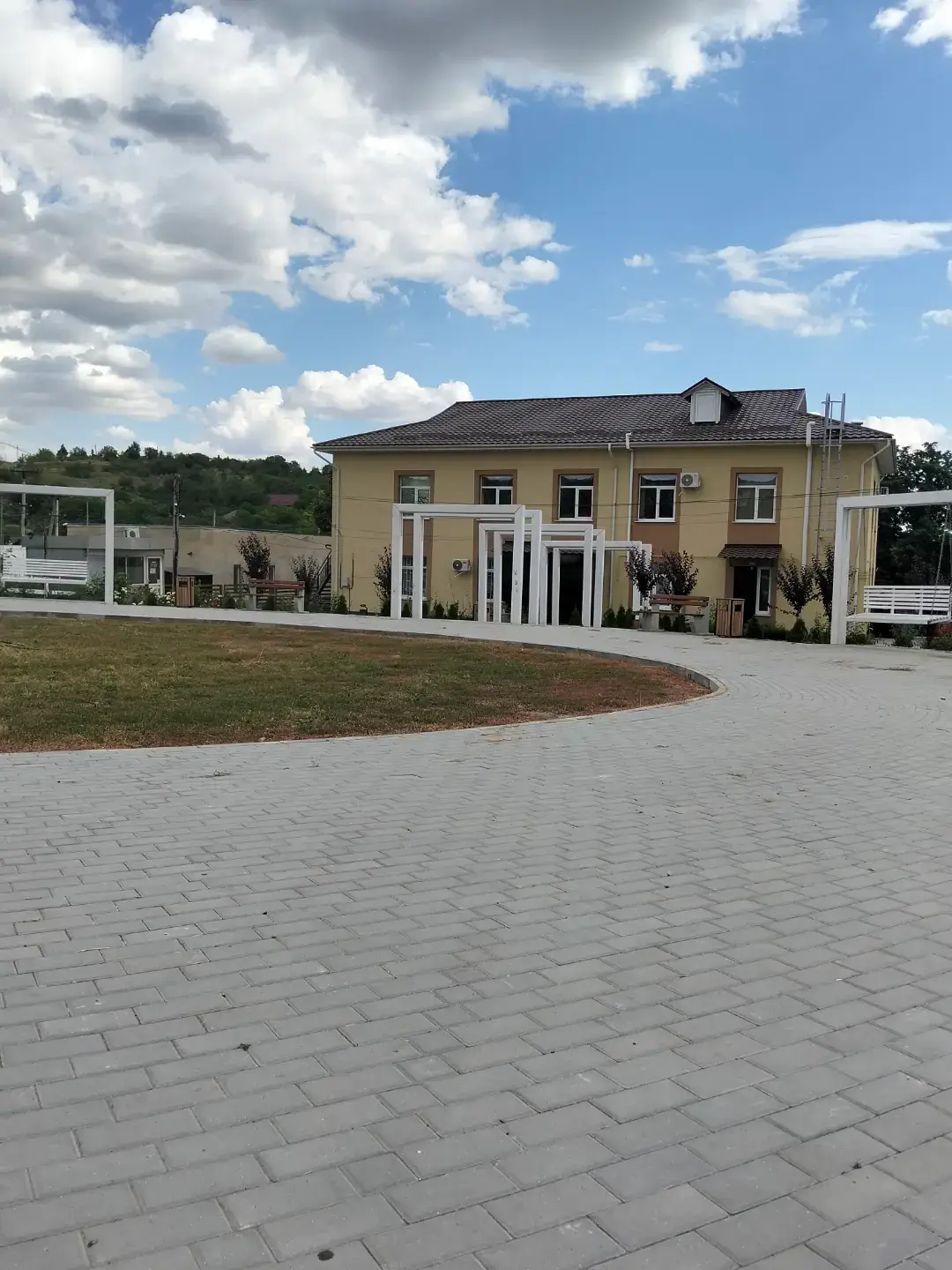 Image 3 of 7