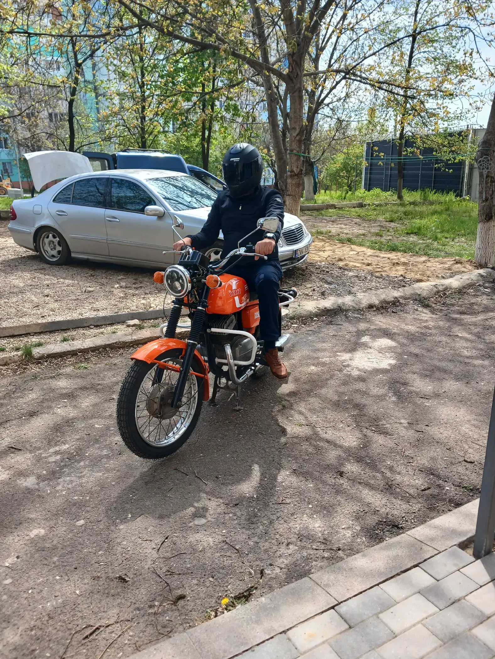 Image 1 of 6
