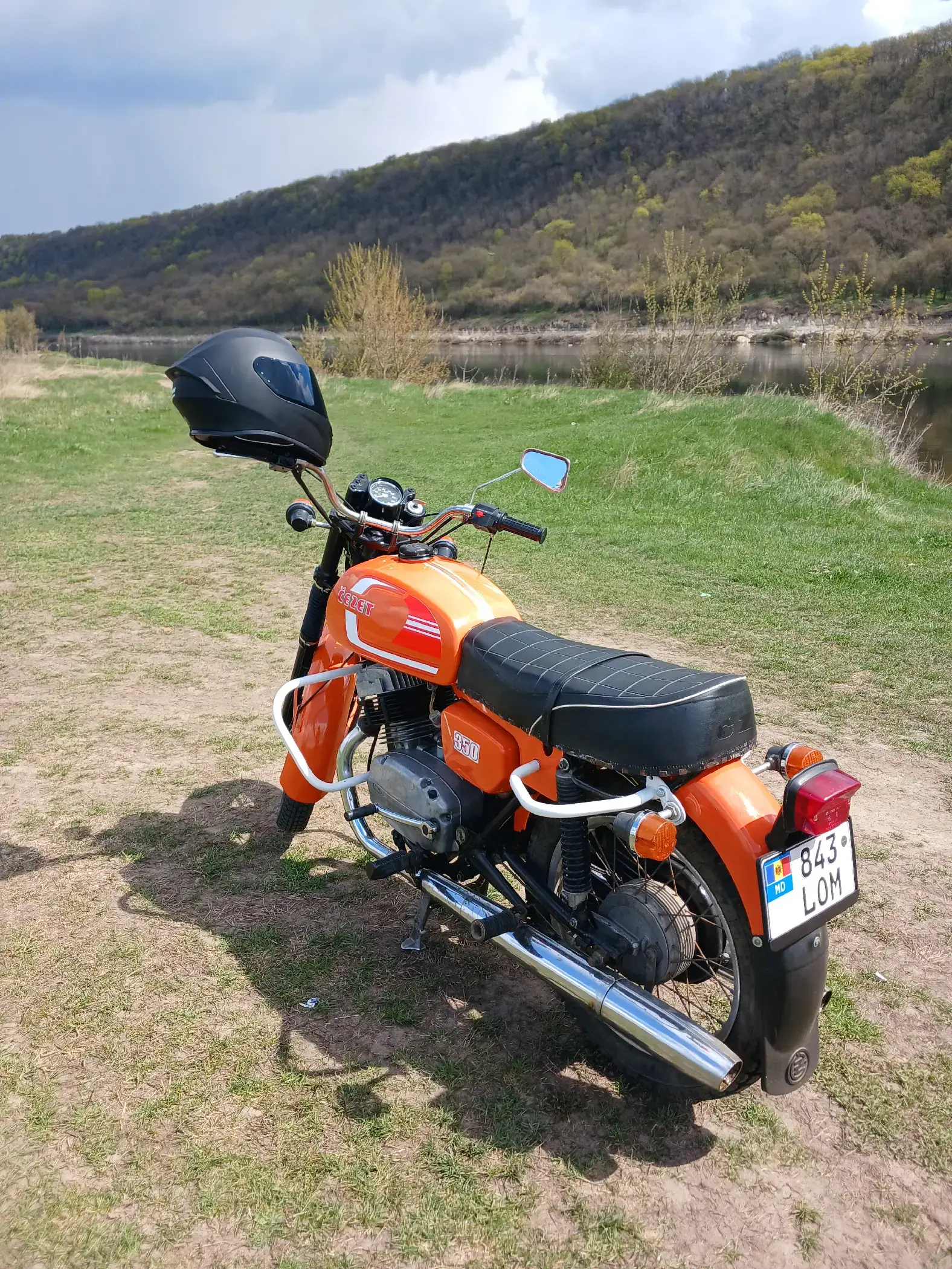 Image 2 of 6
