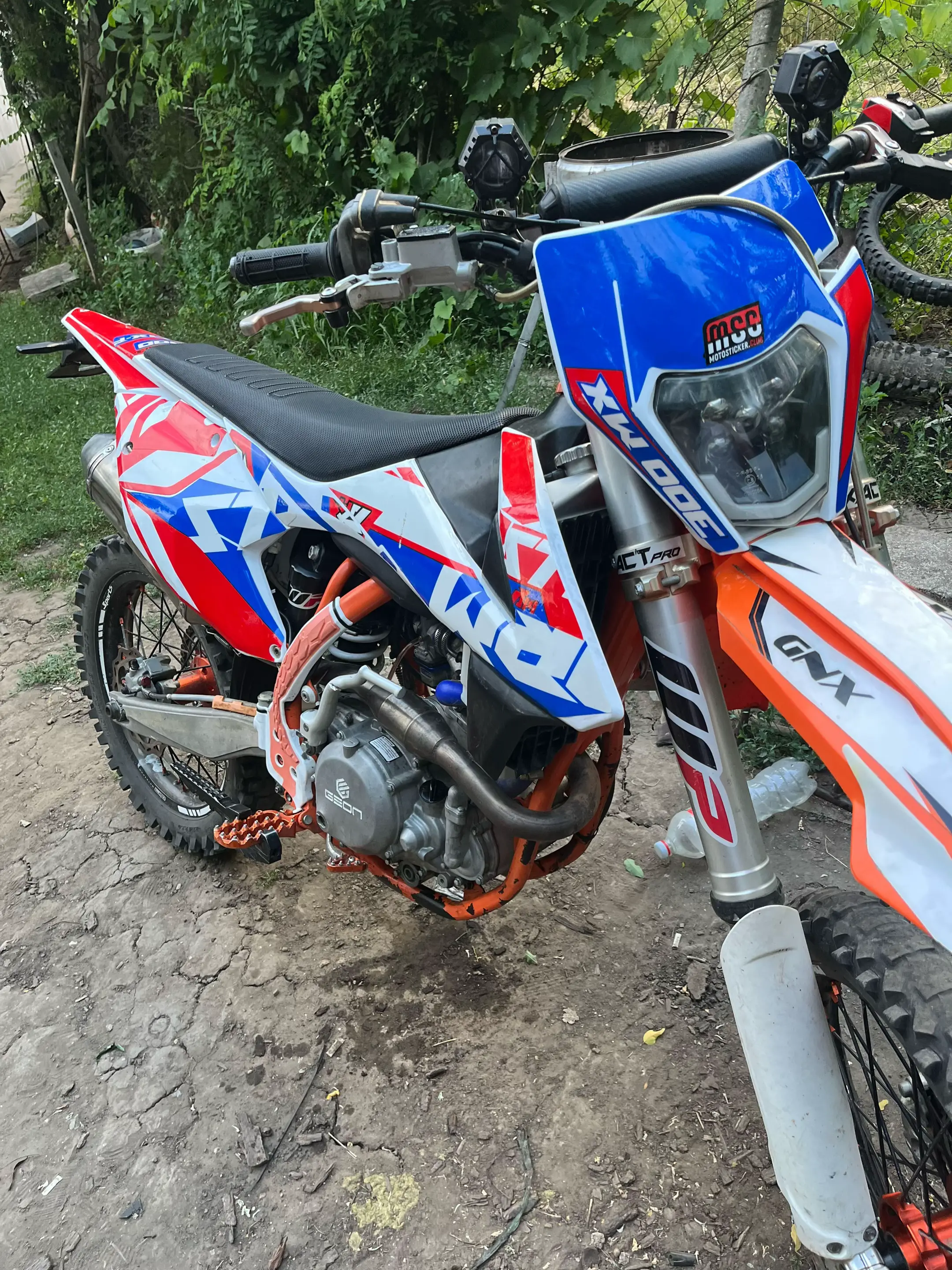 Image 2 of 14