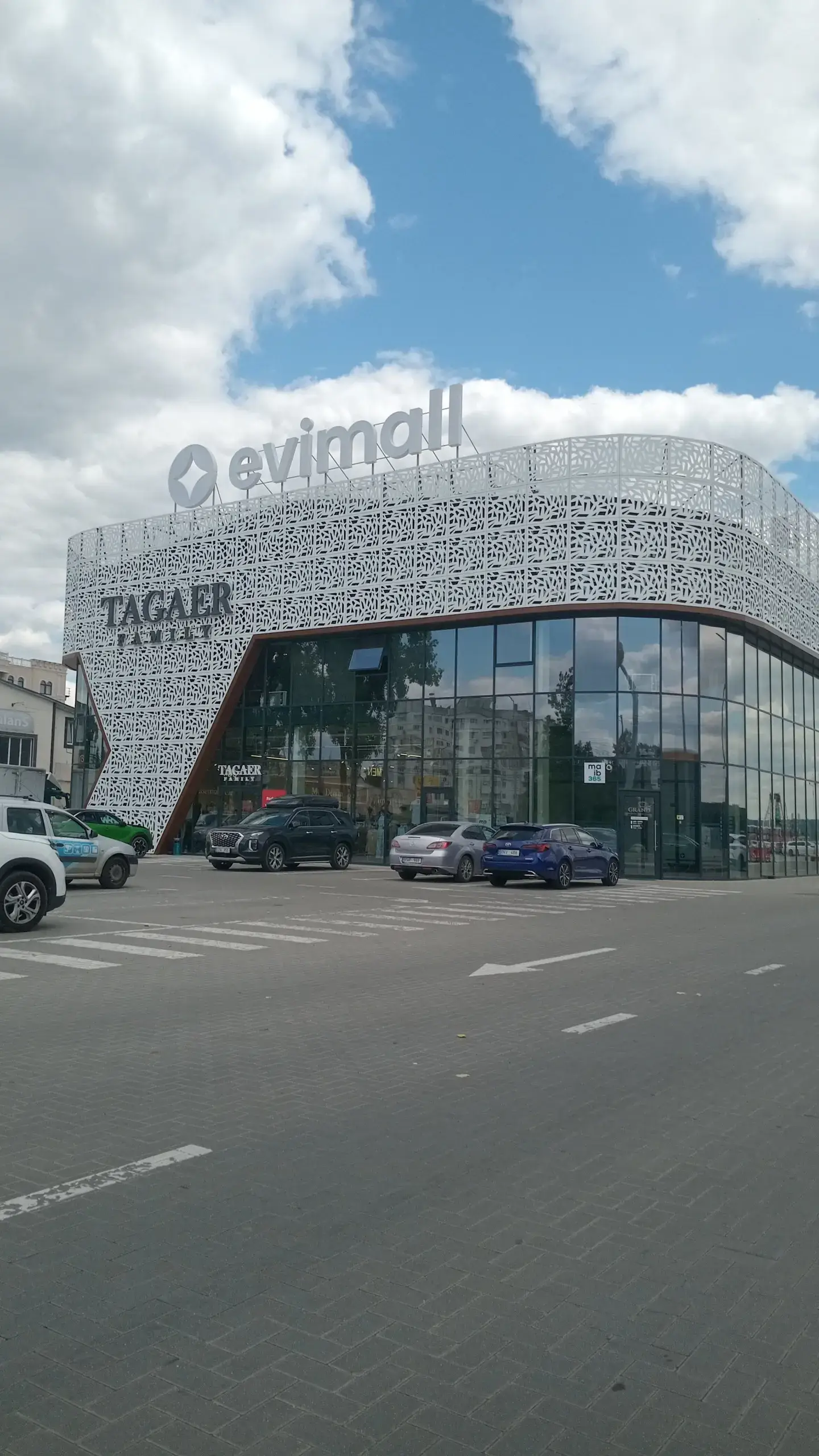 Image 4 of 21